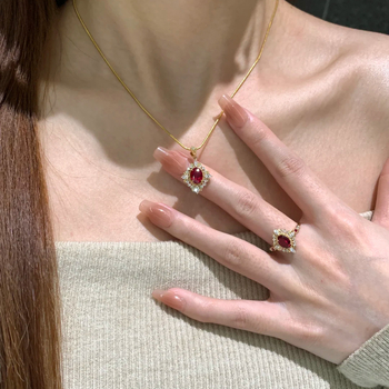 Set nakita od mesinga: privjesak s bakrenim ugradnjom cirkonija, običan lanac, motiv biljaka i cvijeća, ženski vintage stil