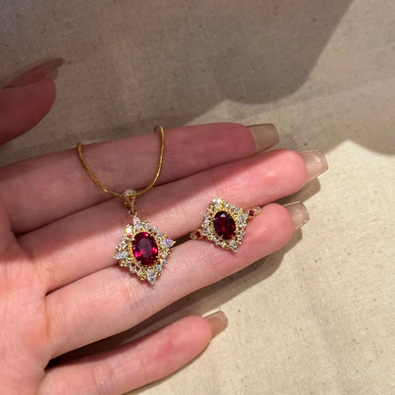 Set nakita od mesinga: privjesak s bakrenim ugradnjom cirkonija, običan lanac, motiv biljaka i cvijeća, ženski vintage stil