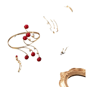 Set otvorenih narukvica i prstena s naušnicama — legura, elektroplating, porijeklo Zeleni Otok, ljeto 2024