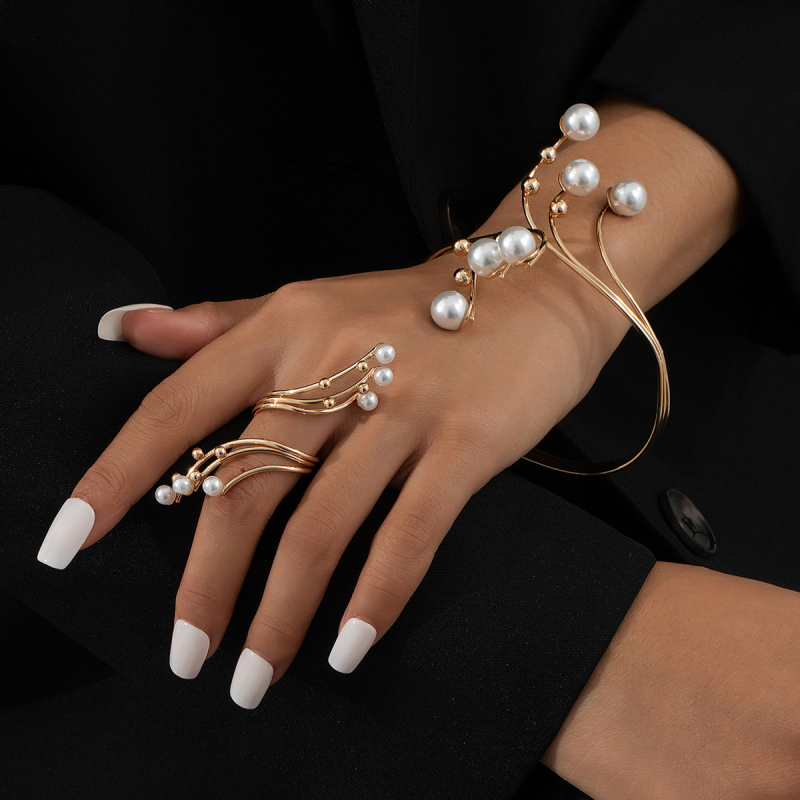 Set otvorenih narukvica i prstena s naušnicama — legura, elektroplating, porijeklo Zeleni Otok, ljeto 2024