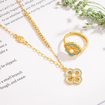 Ogrlica i prsten sa emajlom četverolistne djeteline i biserima – ženski set, bakar, elektroplating, geometrijski oblik, uvijeni lanac, mješavina poludragog kamenja