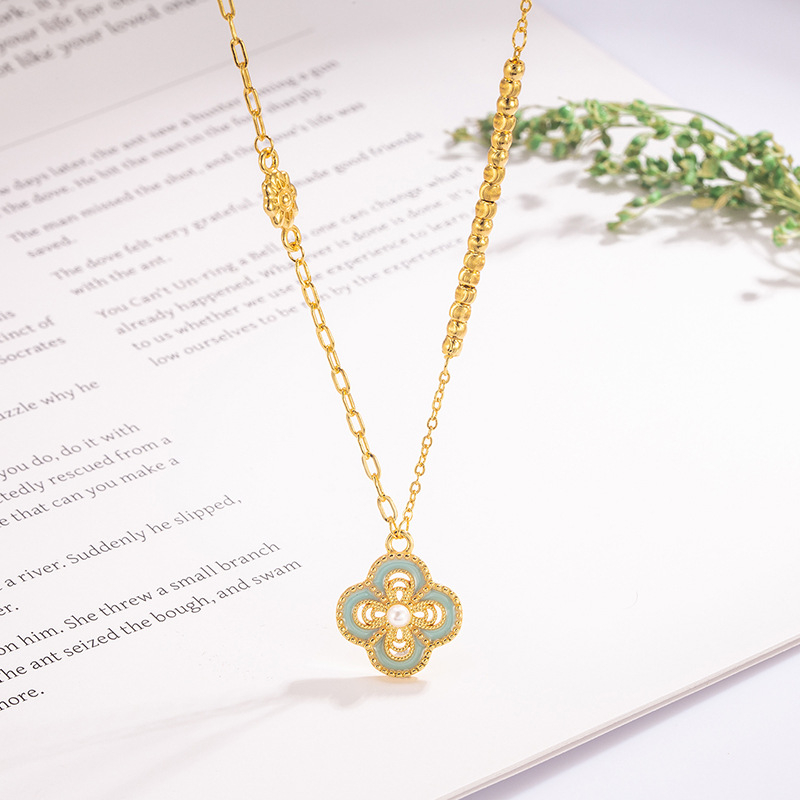 Ogrlica i prsten sa emajlom četverolistne djeteline i biserima – ženski set, bakar, elektroplating, geometrijski oblik, uvijeni lanac, mješavina poludragog kamenja