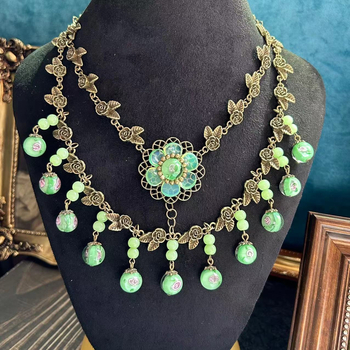 Ručno izrađeni set nakita od staklene glazure – retro ruža ogrlica s odgovarajućim naušnicama, višeslojni dizajn, običan lanac