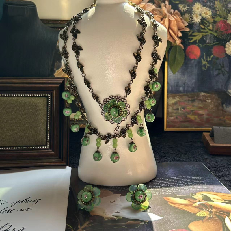 Ručno izrađeni set nakita od staklene glazure – retro ruža ogrlica s odgovarajućim naušnicama, višeslojni dizajn, običan lanac