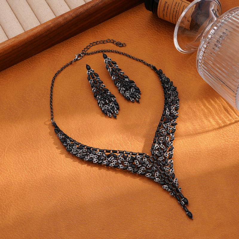 Ogrlica s rhinestones, elektroplatiranje završetak, V oblik, claw lanac, duljina 41–50 cm