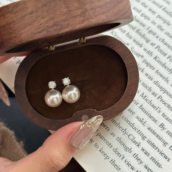 Set prstenja i naušnica od bakra, s velikim okruglim cirkonijem u ugradnji, elektropolirani završni sloj, lagani luksuzni stil, motiv crtanog lika