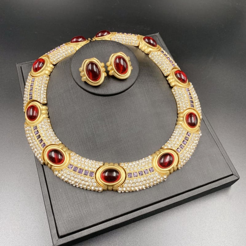 Set ogrlice i naušnica s dijamantnim ugradnjom, retro dvorčevski stil, privjesak od legure, obična lančana, ženski nakit