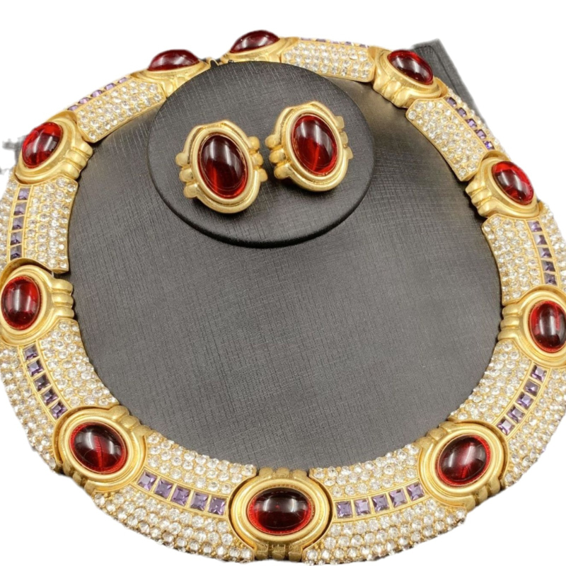 Set ogrlice i naušnica s dijamantnim ugradnjom, retro dvorčevski stil, privjesak od legure, obična lančana, ženski nakit