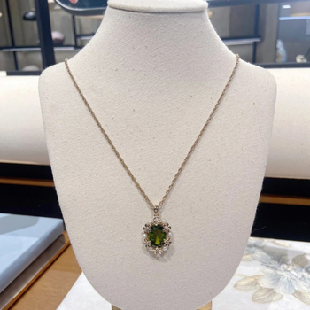 Set nakita: naušnice i ogrlica od bakra s elektroplastičnim premazom, križni lančić, privjesak od legure, proljeće 2025