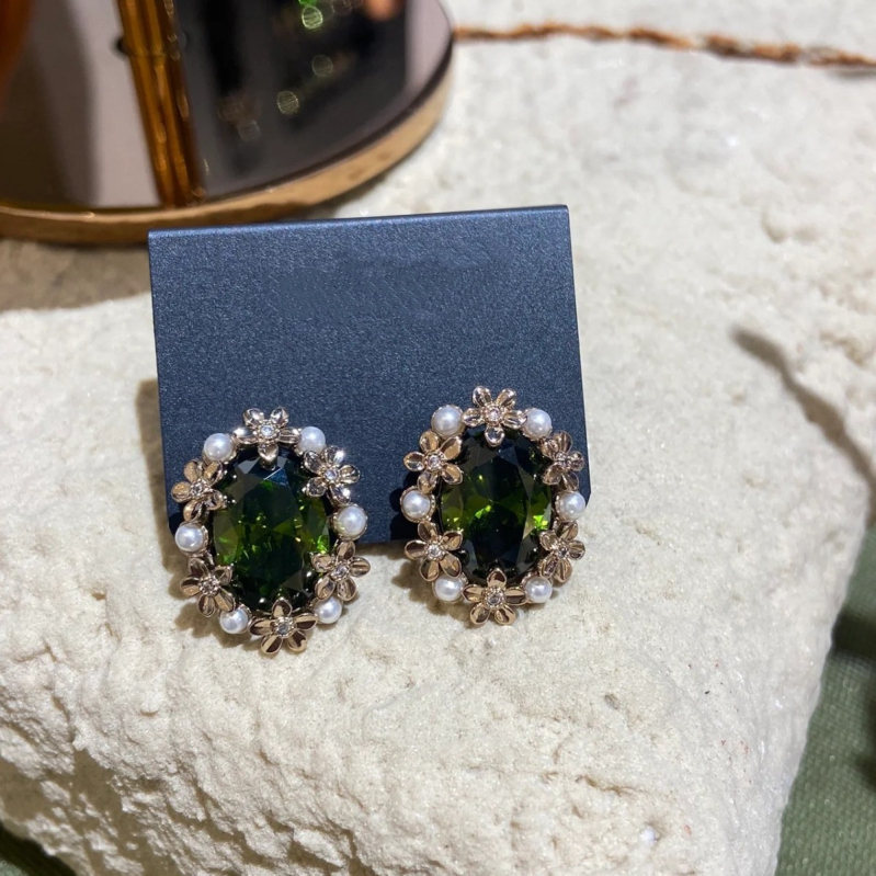 Set nakita: naušnice i ogrlica od bakra s elektroplastičnim premazom, križni lančić, privjesak od legure, proljeće 2025