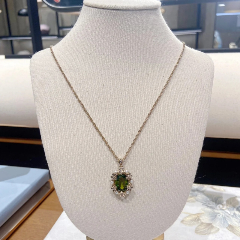 Set nakita: naušnice i ogrlica od bakra s elektroplastičnim premazom, križni lančić, privjesak od legure, proljeće 2025