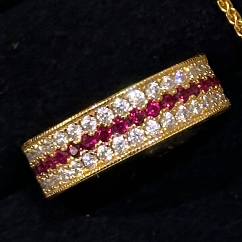 Set de bijuterii: inel și colier cu trei rânduri de diamante și rubine, cupru cu electroplacare, lanț în stil Chopard, model: cruce/coroană/numere romane