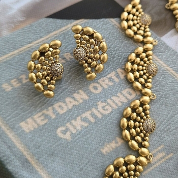 Geometrijski šuplji naušnice i ogrlica – legura, elektroplatina, kristali, lagani luksuz stil