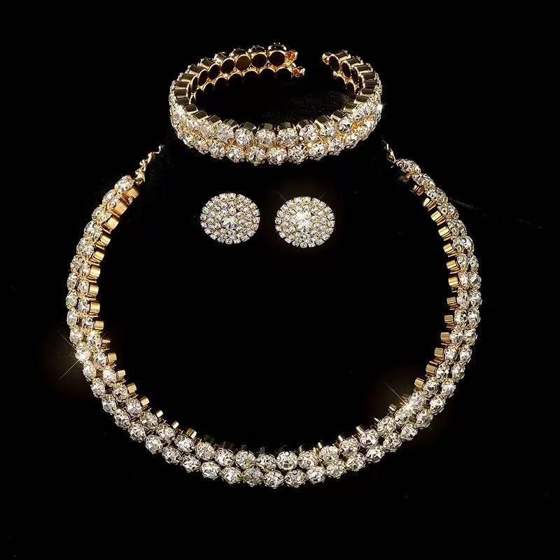 Set de bijuterii din trei piese: cercei, colier și brățară; cupru; placare electrolitică; lanț normal