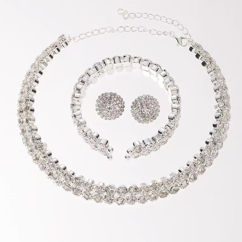 Set de bijuterii din trei piese: cercei, colier și brățară; cupru; placare electrolitică; lanț normal