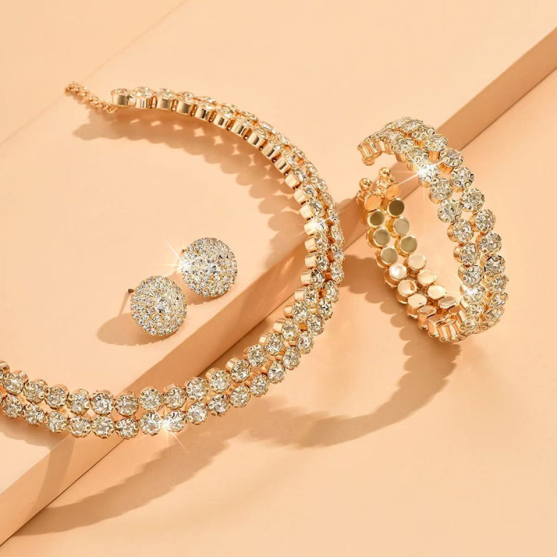 Set de bijuterii din trei piese: cercei, colier și brățară; cupru; placare electrolitică; lanț normal