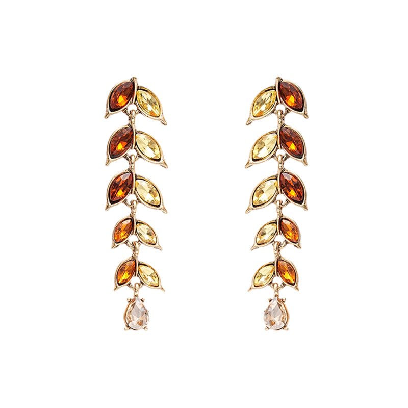 Nakit od legure s dijamantnim ugradama, etno stil i književni retro, s klasičnim lancem