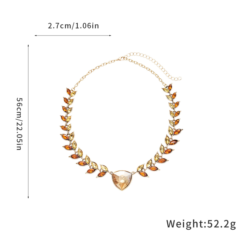 Nakit od legure s dijamantnim ugradama, etno stil i književni retro, s klasičnim lancem