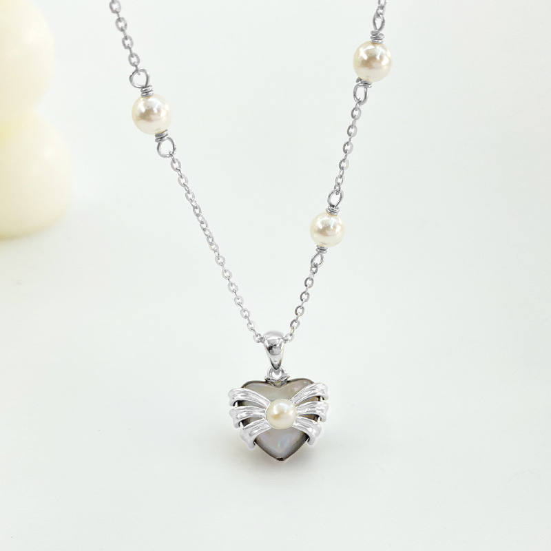 Colier cu pandantiv inimă din scoică cu perlă, argint 925, placare electro, lanț încrucișat, greutate 3 g