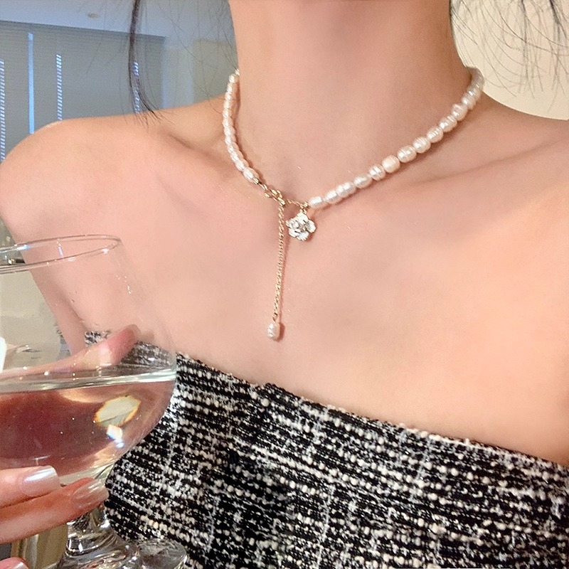 Ljetni kamelija s prirodnim biserima za žene, lagani luksuz, nišni visoki rang, choker za ključnu kost