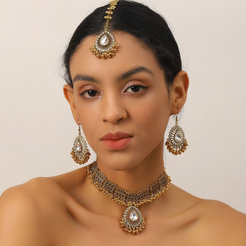 Set de trei piese: colier cu pandantiv în formă de picătură, cu strasuri, lanț metalic, stil vintage