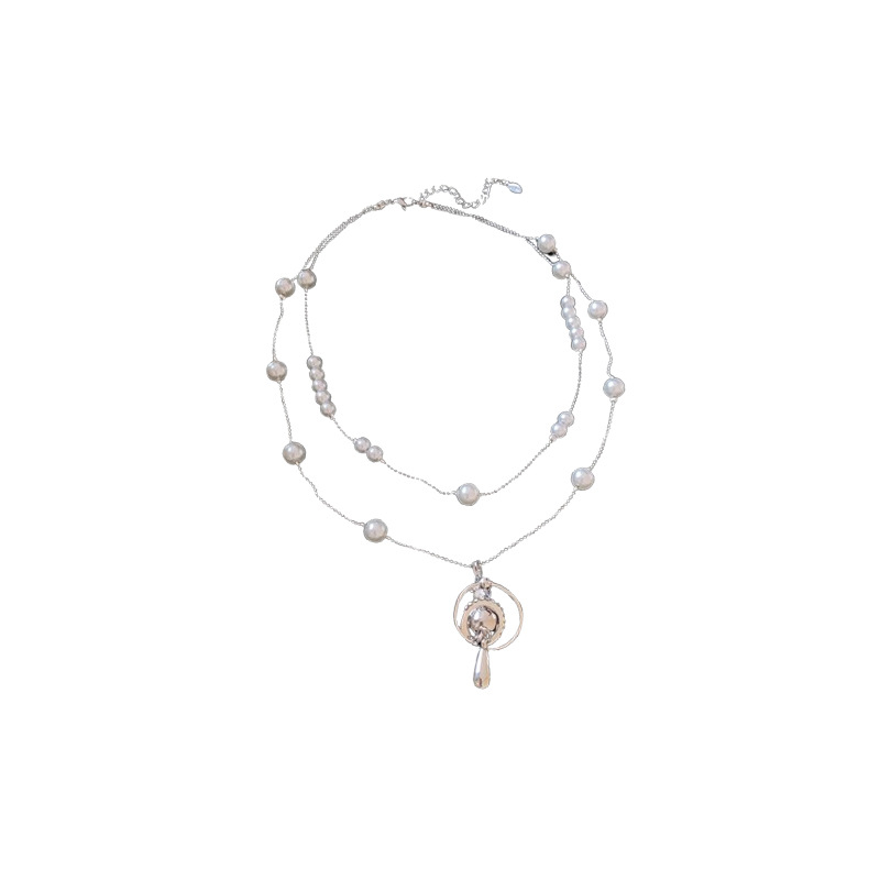 Ogrlica s umjetnim biserima u stilu Saturn, dijamantna obrada, bakreni privjesak, lanac tip 'sweater chain', duljina 41–50 cm