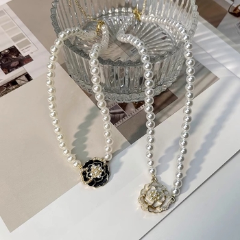 Colier choker Camelia cu perle de sticlă, stil INS, placare prin electroplacare, inserție din aliaj cu pietre artificiale/semi-prețioase, vara 2024