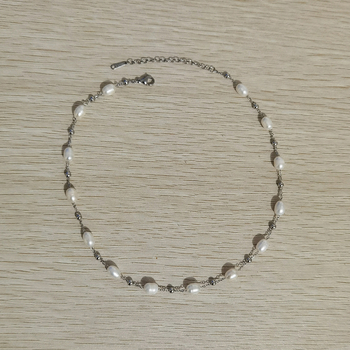 Ogrlica s bisernom školjkom, biserni ugradnja, lanac s perlama, duljina 41–50 cm, masa 13 g, 18K pozlata nehrđajući čelik