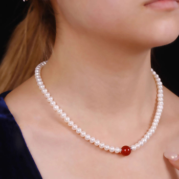 Természetes édesvizgyöngyökből készült nyaklánc, kézzel kötött, kulcscsont-lánc, medál: édesvízi gyöngy, gyöngyök mérete 6-7 mm és 4-5 mm