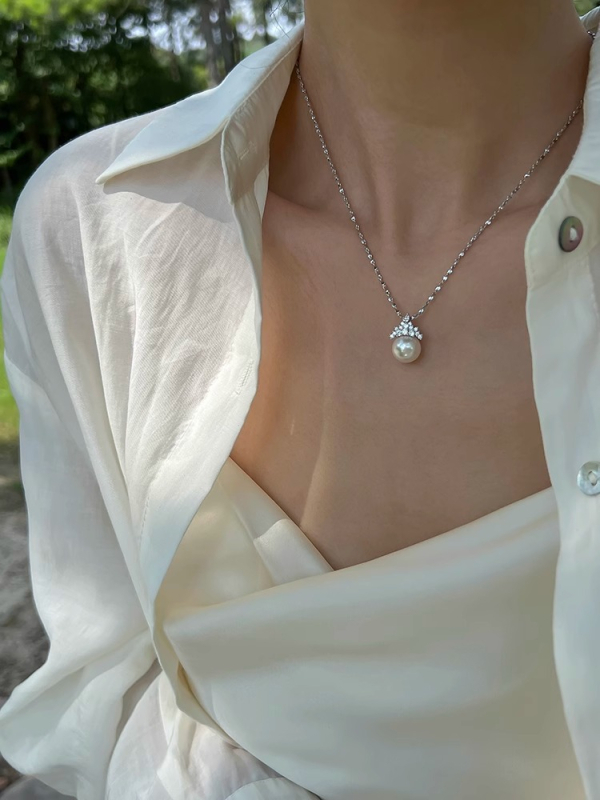 Colier cu lanț de perle și un pandantiv din argint 925, micro-incrustare, stil geometric, pentru femei