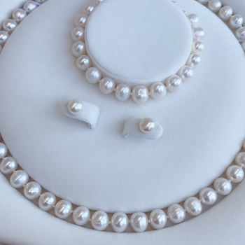 Colier cu perle de apă dulce, aproape rotund, diametru 8–9 mm, pandantiv și lanț din argint 925