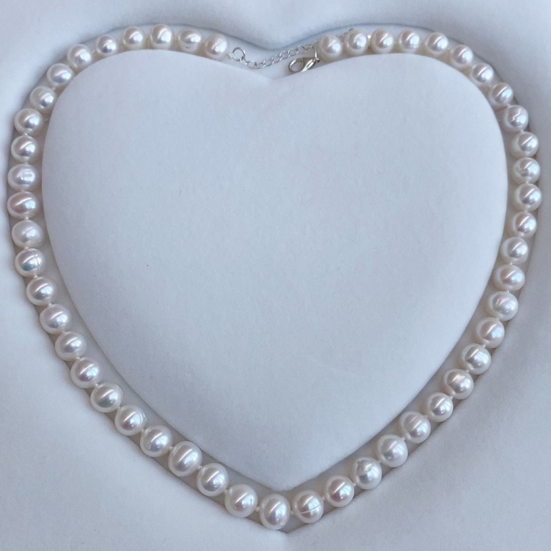 Colier cu perle de apă dulce, aproape rotund, diametru 8–9 mm, pandantiv și lanț din argint 925