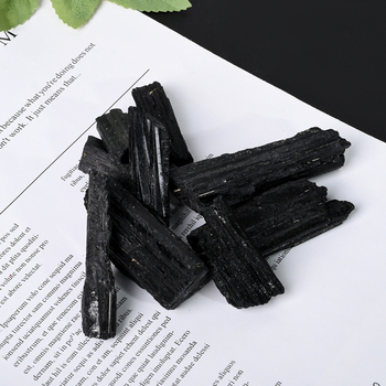 Prirodni crni turmalin, sirovi kamen za ukras i mineralni uzorak