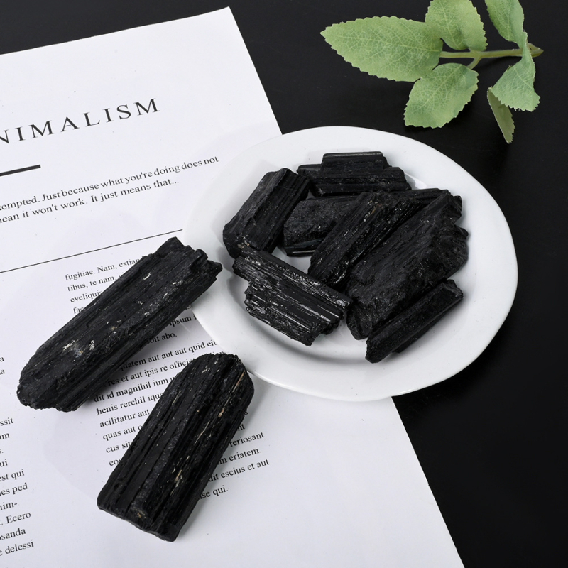 Prirodni crni turmalin, sirovi kamen za ukras i mineralni uzorak