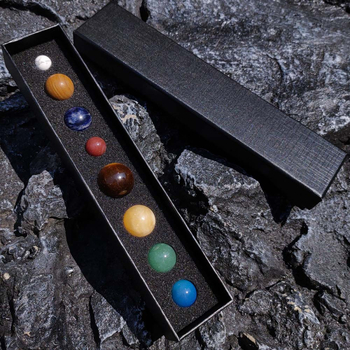 Sfera od prirodnog kristala: Sunčev sustav – osam planeta, edukativni ukras