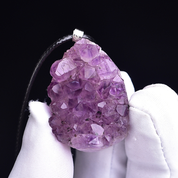 Висулка с аметистов клъстер, естествени кристали, капковидна форма, естествен материал