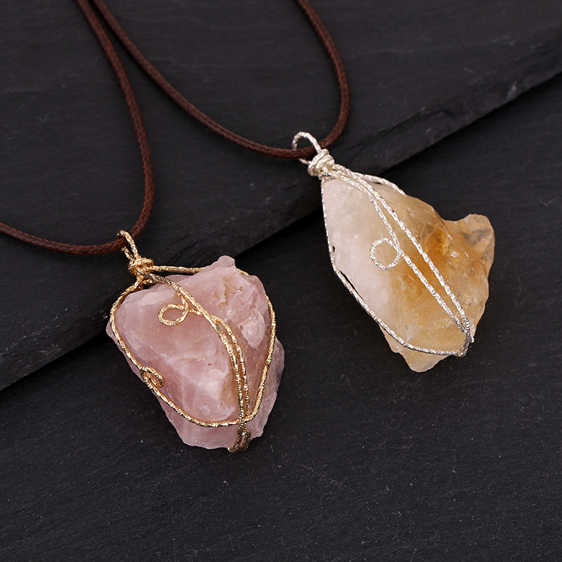 Medál – Természetes kristály, szabálytalan kő, Drótba tekerve, DIY ékszer kiegészítő, Csiszolás és polírozás