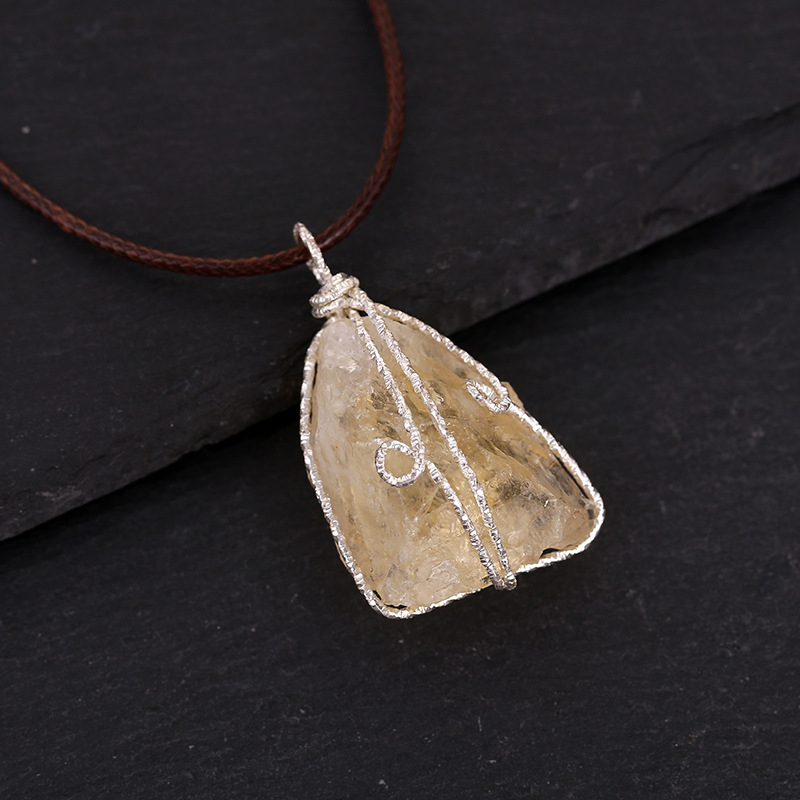Medál – Természetes kristály, szabálytalan kő, Drótba tekerve, DIY ékszer kiegészítő, Csiszolás és polírozás