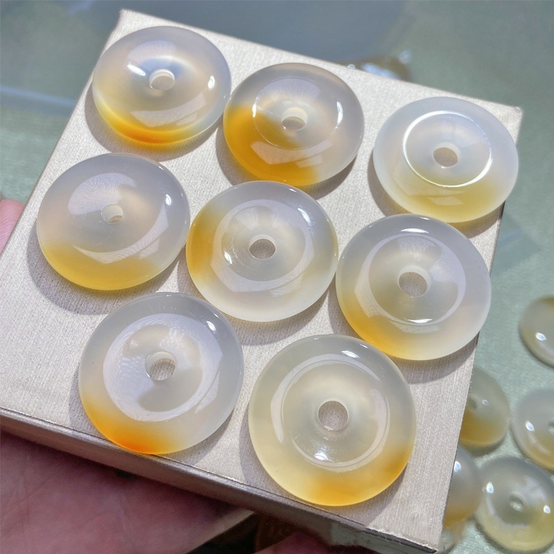 Achalcedon Béke medál, polírozott, természetes kő, SI2 átláthatóság