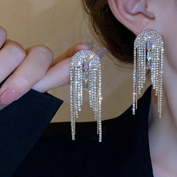 ОбедЦи – диамантени ресни, геометрична форма (Марка: Jinglun; Стил: лек лукс; Сезон: есен 2024; Категория: обици)