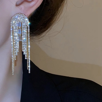 ОбедЦи – диамантени ресни, геометрична форма (Марка: Jinglun; Стил: лек лукс; Сезон: есен 2024; Категория: обици)