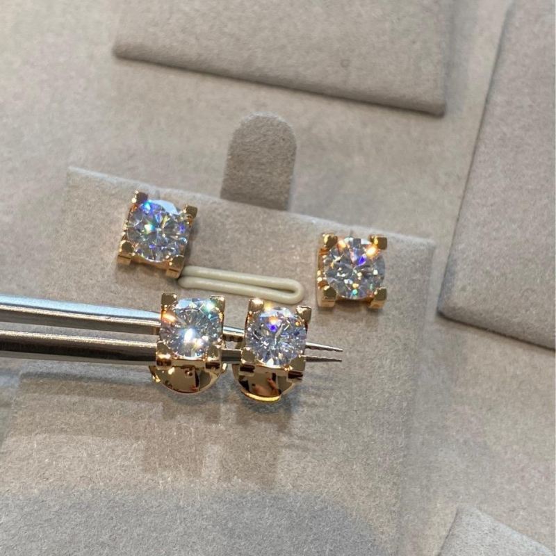 Naušnice – glava bika s jednim dijamantom od 1 ct, montaža s četiri kandže, 18K pozlata od legure, unisex