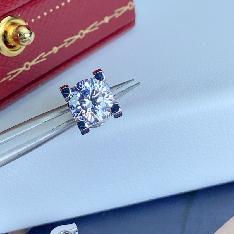 Cercei: V aur, placare electroplată, formă geometrică, cod R096, primăvara 2025