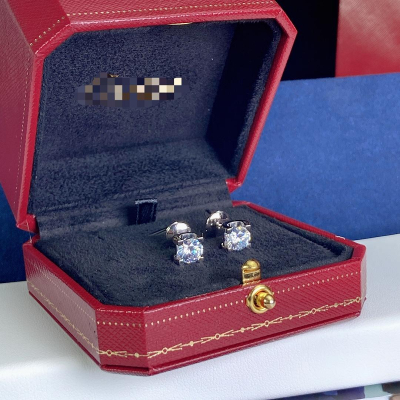 Cercei: V aur, placare electroplată, formă geometrică, cod R096, primăvara 2025