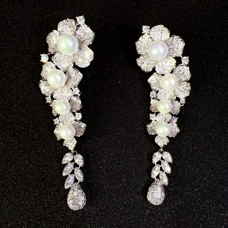 Cercei picătură hortensie pentru femei, zirconiu, design geometric, lansare primăvara 2025