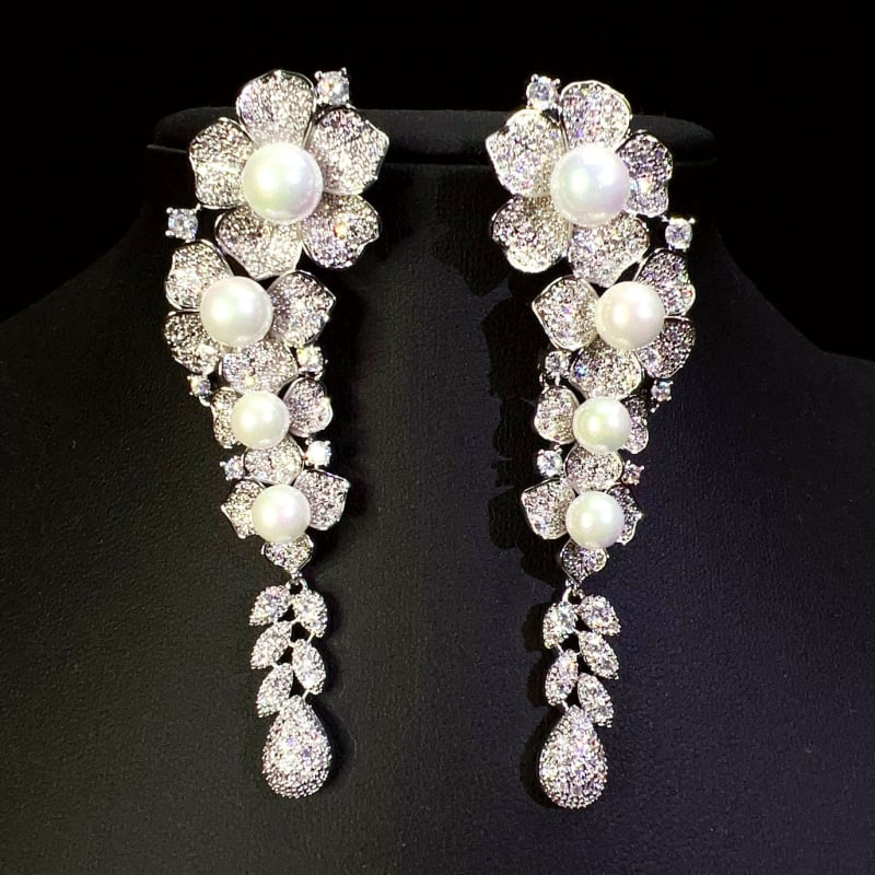 Cercei picătură hortensie pentru femei, zirconiu, design geometric, lansare primăvara 2025