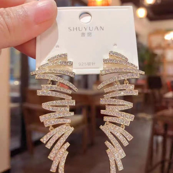 Geometriai minimalist fülbevalók ötvözetből cirkón kövekkel, elektroplattázott felülettel, kód B-042