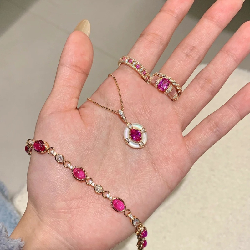 Réz nyaklánc gyöngyház medállal, keresztes lánccal, retro stílusban