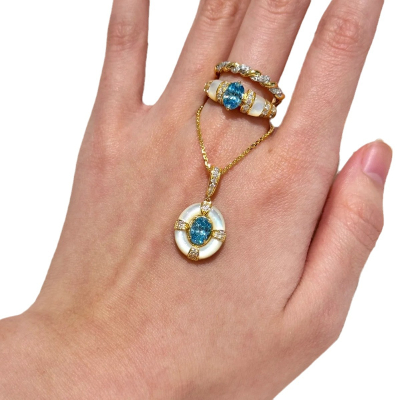 Réz nyaklánc gyöngyház medállal, keresztes lánccal, retro stílusban