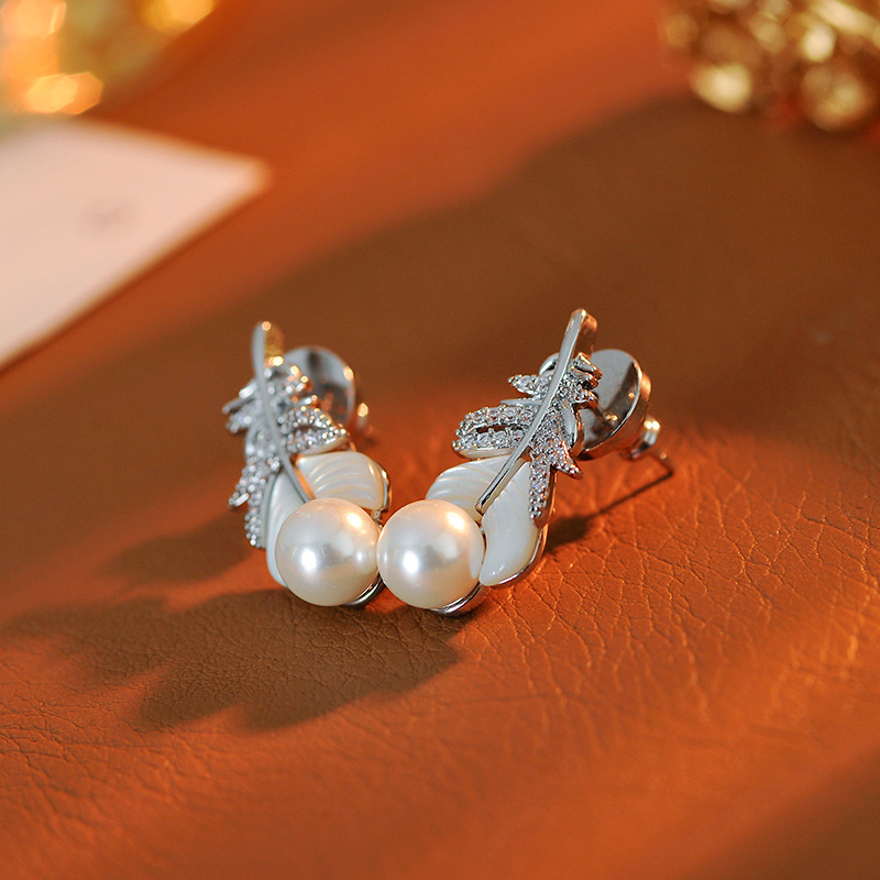 Réz nyaklánc toll motívummal és gyöngy lánccal, elektroplakált felülettel, hossz 41-50 cm